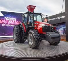 2016-agrishow-tractor